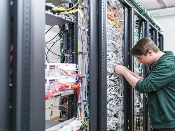 teenager-working-with-cables-in-server-room-2022-12-16-22-21-27-utc-min teenager-working-with-cables-in-server-room-2022-12-16-22-21-27-utc-min